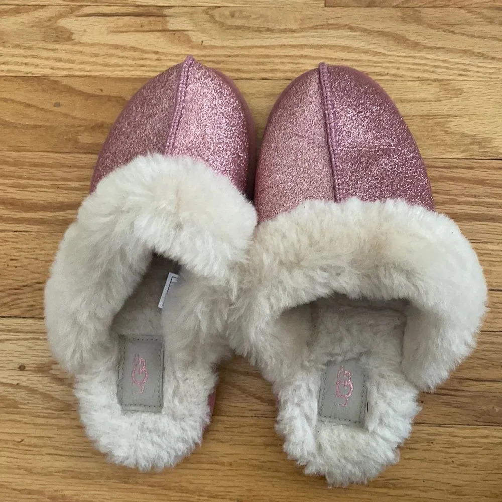 UGG shearling and metallic pink slip on slippers sz 7‎ great pre owned condition